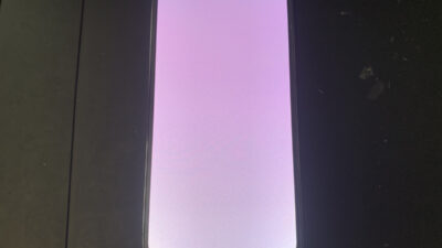 画面が真っ白になって使えなくなったiPhone13ProMaxの修理依頼