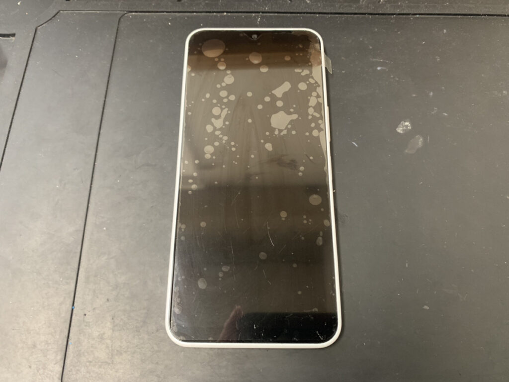 画面交換後のZTE Libero5GⅣ(A302ZT)