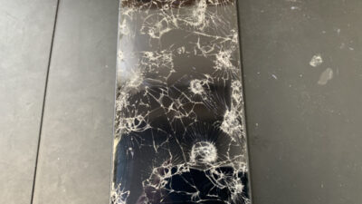 車に轢かれて起動しなくなったiPhone12の復旧修理依頼