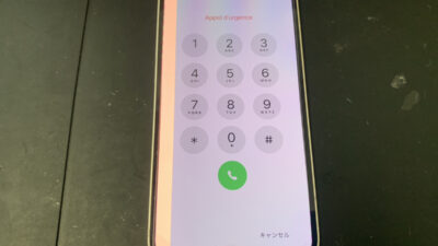 画面左端が白く光るようになったiPhone13の画面交換修理