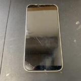 ガラス割れによって画面がブラックアウトしてしまったiPhone13の復旧修理