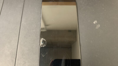 画面が割れたiPhone15Plusも即日で修理対応可能です！