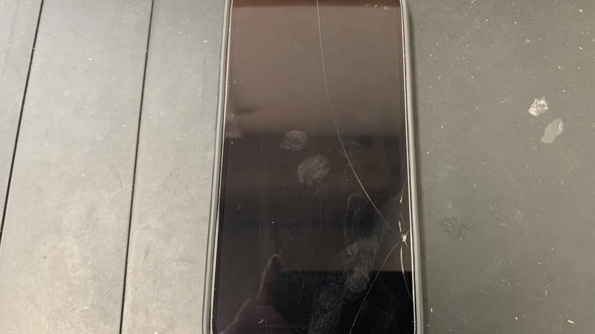 海で水没させてから充電ができなくなったiPhone16の復旧修理