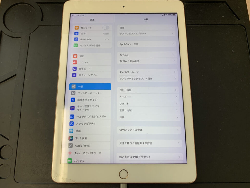 画面と充電口が壊れているiPad第6世代
