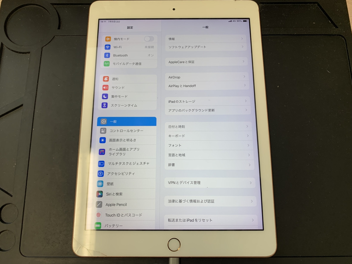 画面と充電口が壊れているiPad第6世代