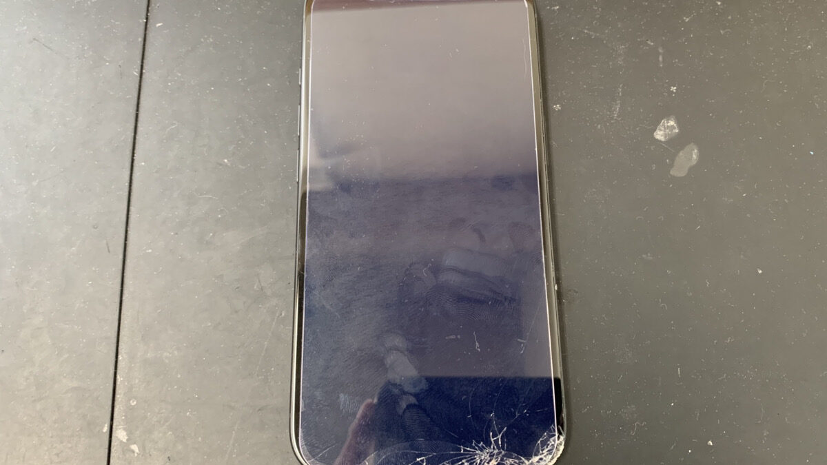 画面が割れたiPhone16の修理もクイックリペアプラス鹿児島店へ！