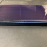画面が浮いているiPhone12Pro