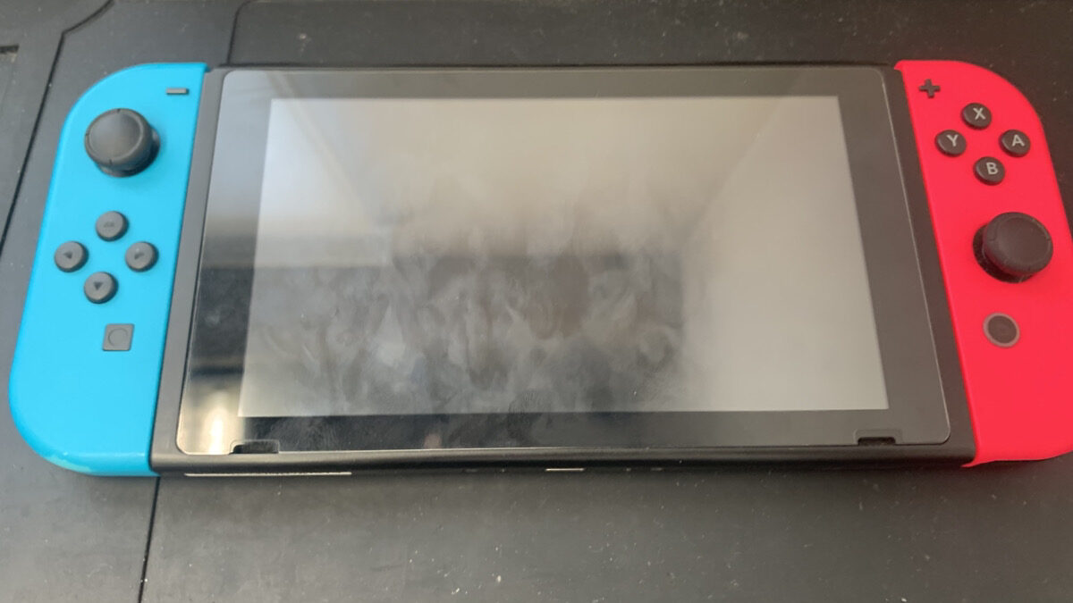 新幹線で充電してから基板が壊れてしまったNintendo Switch