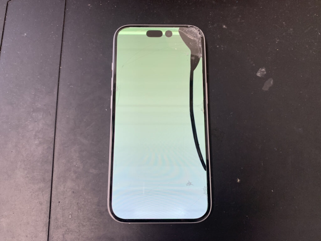 画面が壊れているiPhone16
