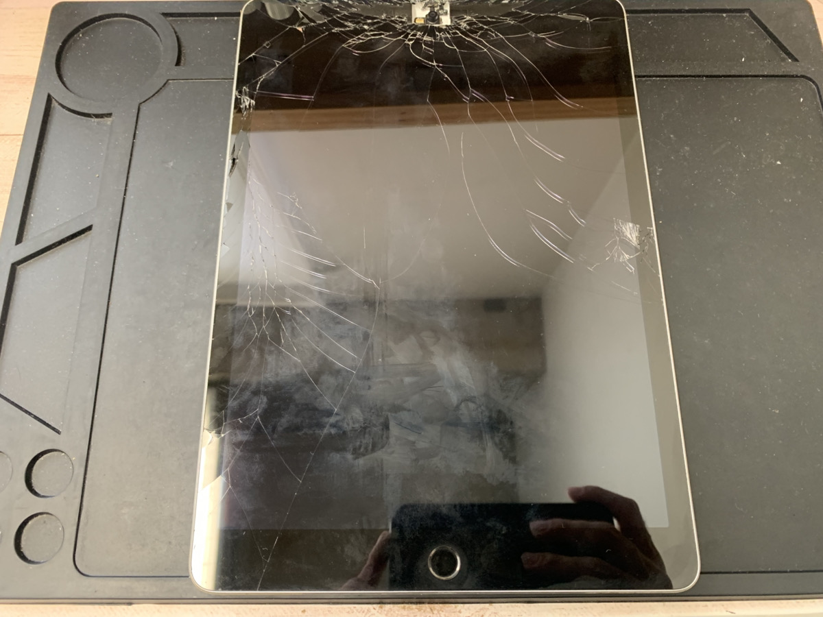 画面が割れているiPad第9世代