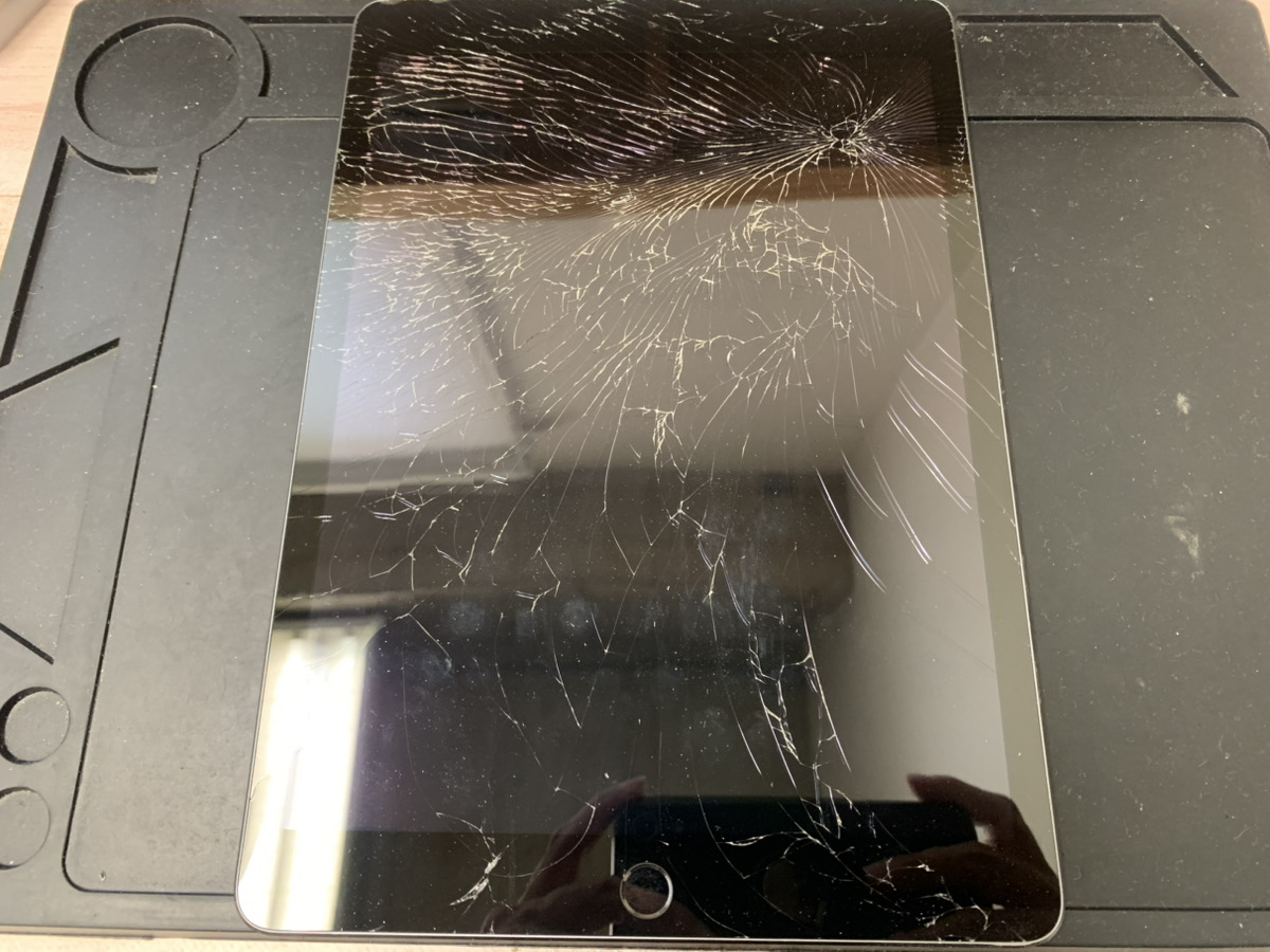 画面が割れているiPad第9世代