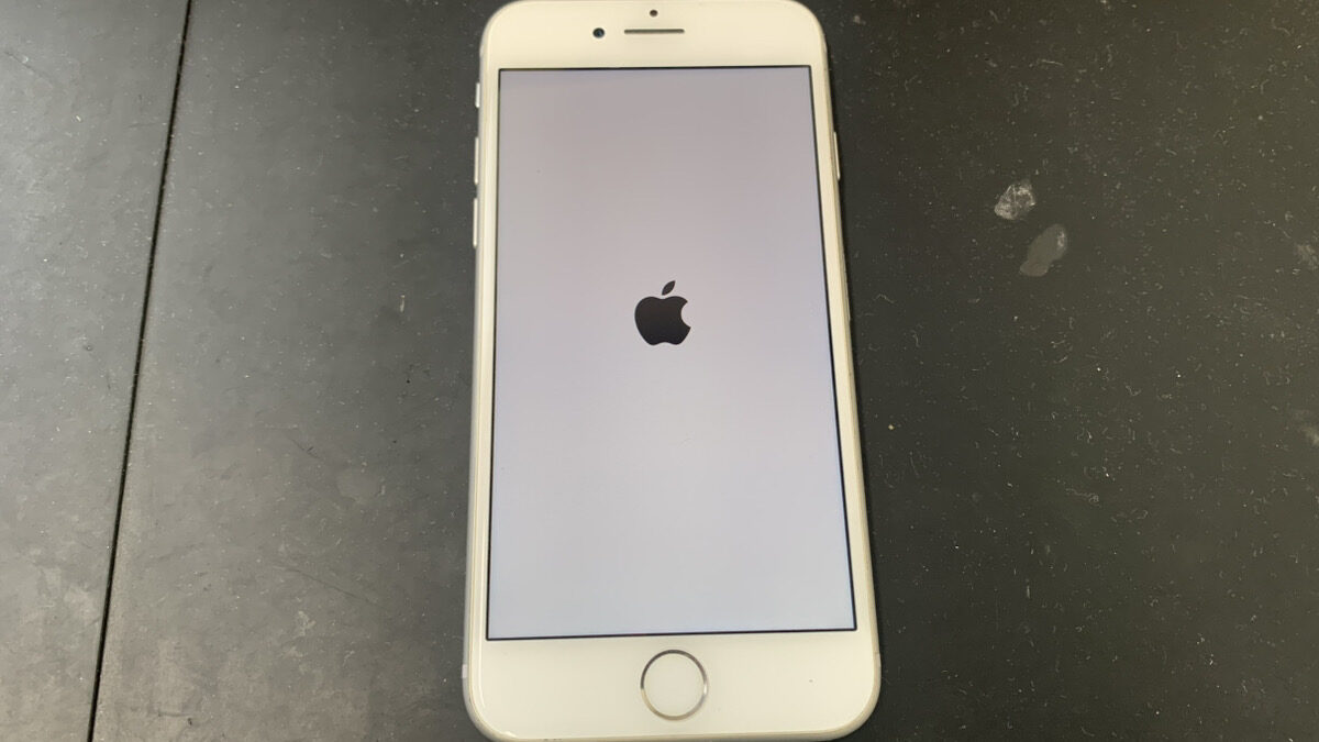 リンゴループになったiPhone8も諦める前に修理のご相談を！