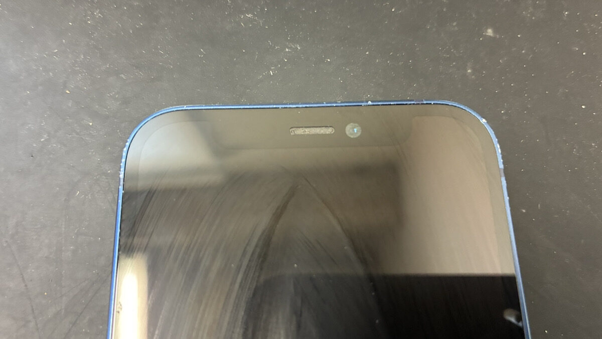 通話時に相手の声が聞き取りづらくなったiPhone12miniのイヤースピーカー修理
