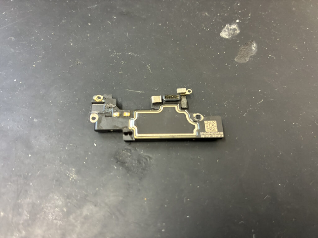 iPhone12miniのイヤースピーカー