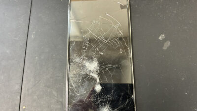 重度の画面破損で使えなくなったiPhone13Proの復旧修理
