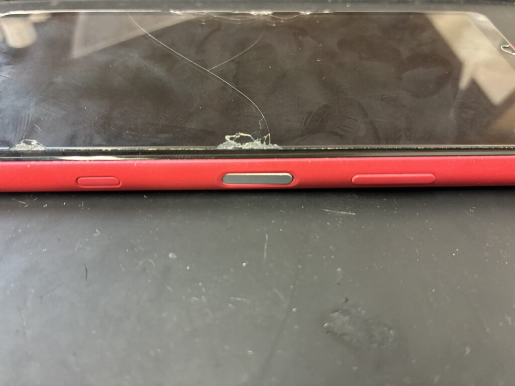 電源ボタンが壊れているXperia10Ⅲ