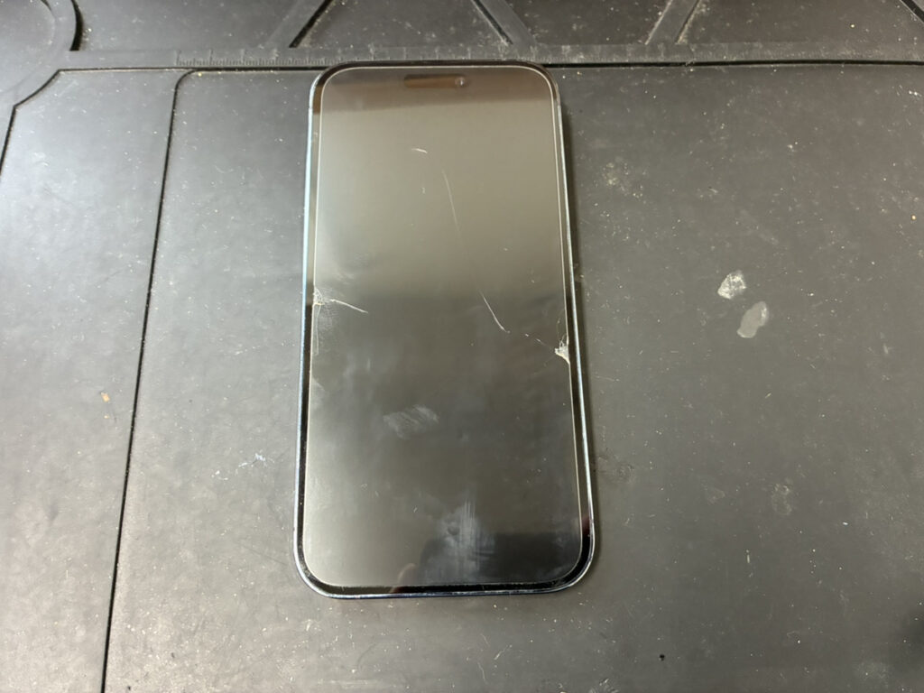 画面が映らなくなったiPhone15Pro
