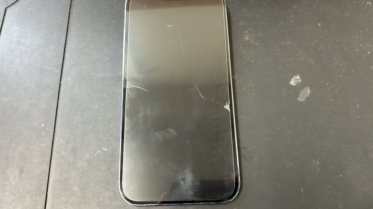画面が映らなくなったiPhone15Proの復旧修理も最短30分対応！