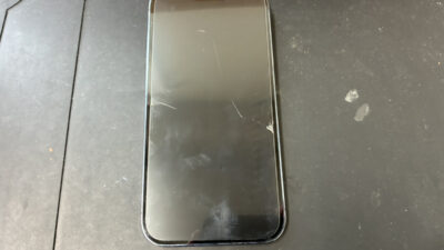 画面が映らなくなったiPhone15Proの復旧修理も最短30分対応！
