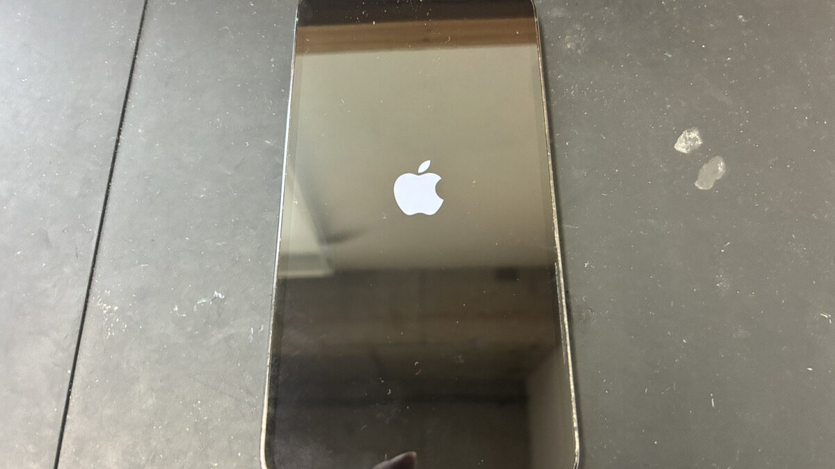 水没によってリンゴループになったiPhone12Proの復旧修理