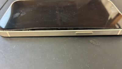 バッテリーが膨張してリンゴループになったiPhone13の修理依頼