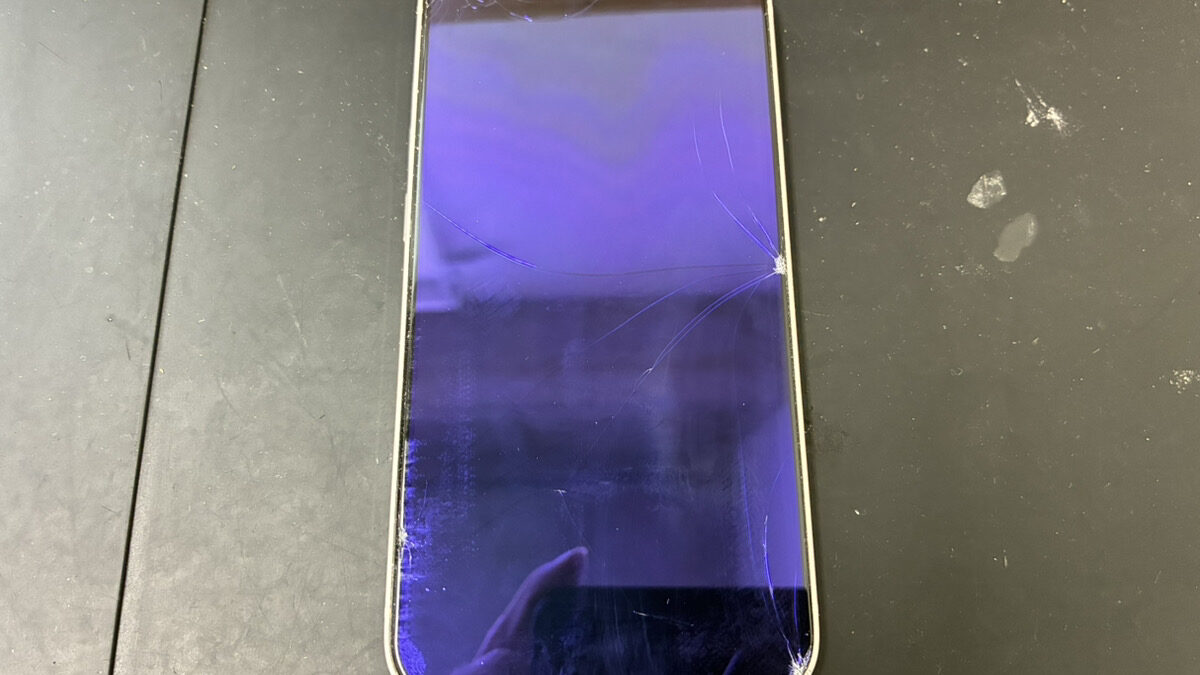 iPhoneの画面交換も作業費や部品代込みで分かりやすい料金体系