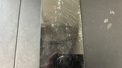 画面が割れたiPhone13も地域最安値で即日修理します!