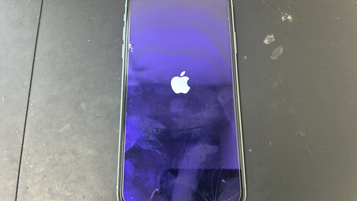 突然リンゴループになったiPhone11の復旧修理依頼