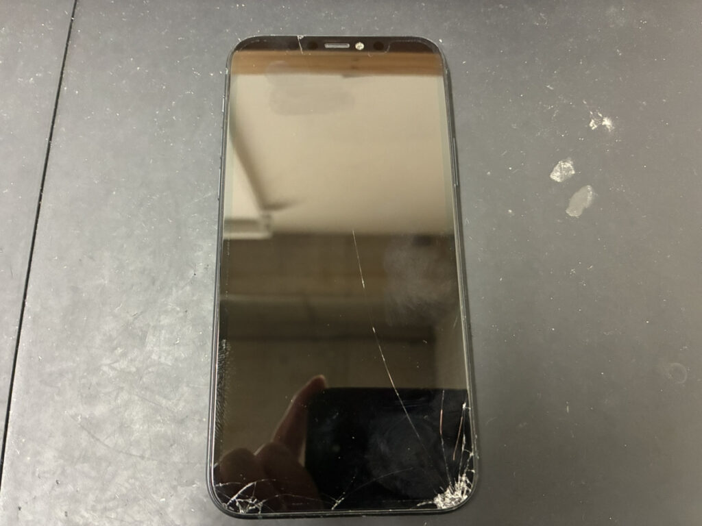 画面が映らなくなったiPhone11Pro