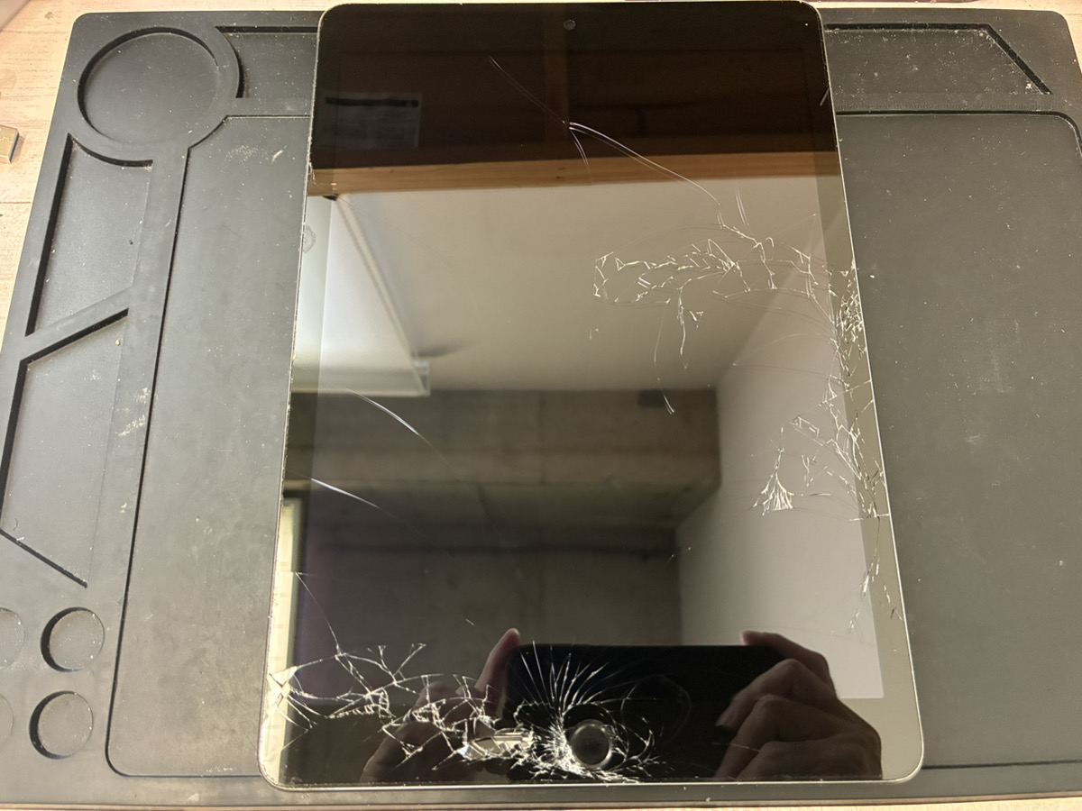 画面が割れているiPad第9世代