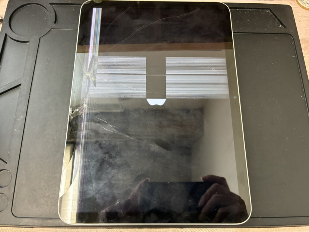 画面が壊れているiPad第10世代