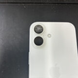 カメラレンズが割れているiPhone16