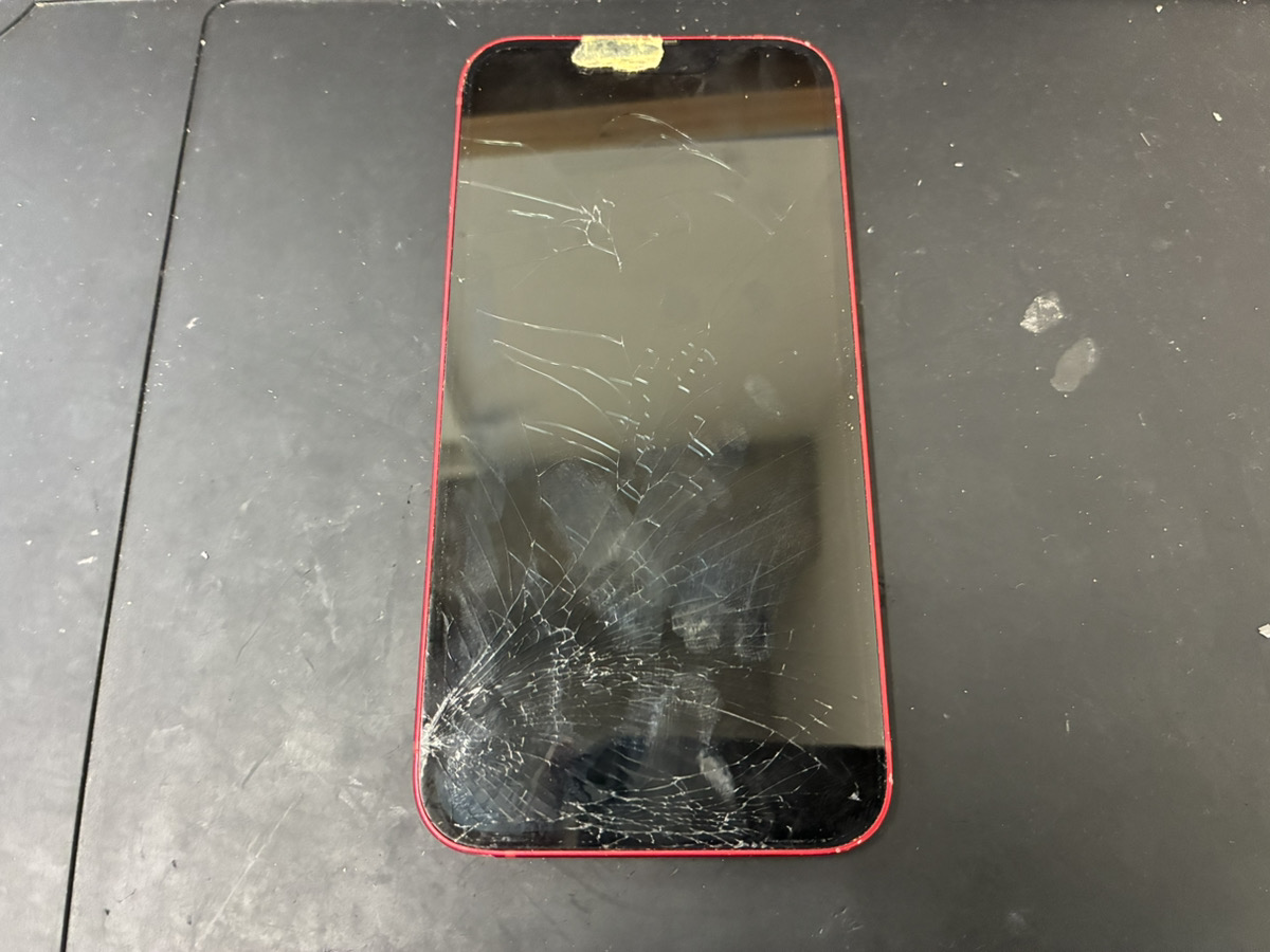 画面が割れているiPhone13