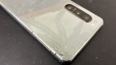背面パネルが割れたXperia5Ⅱの修理もクイックリペアプラス鹿児島店へ