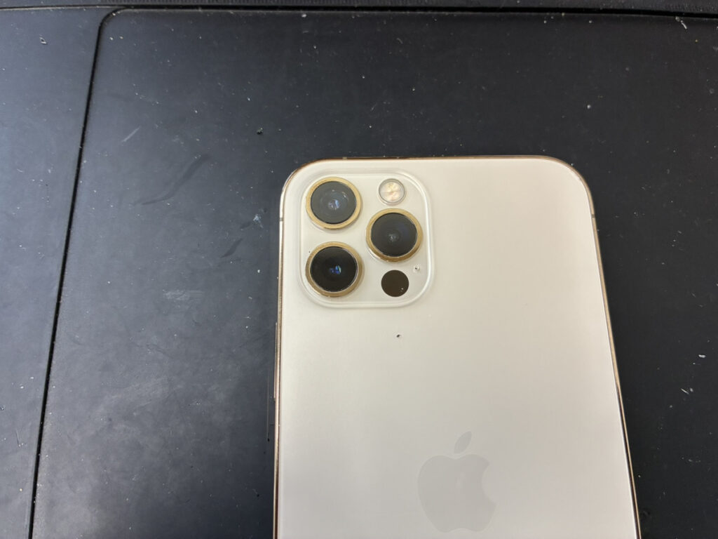 カメラレンズ修理後のiPhone12Pro