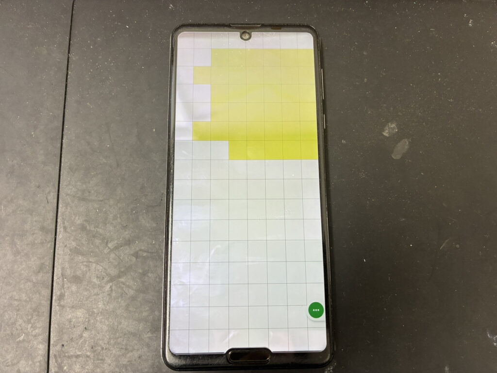 タッチ不良が起きているAQUOS R5G