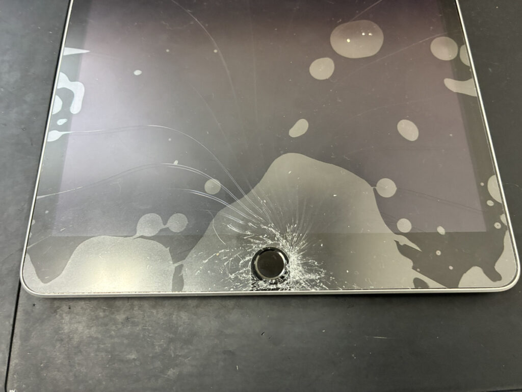 画面が割れているiPad第9世代