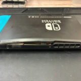 背面が浮き上がっているNintendo Switch