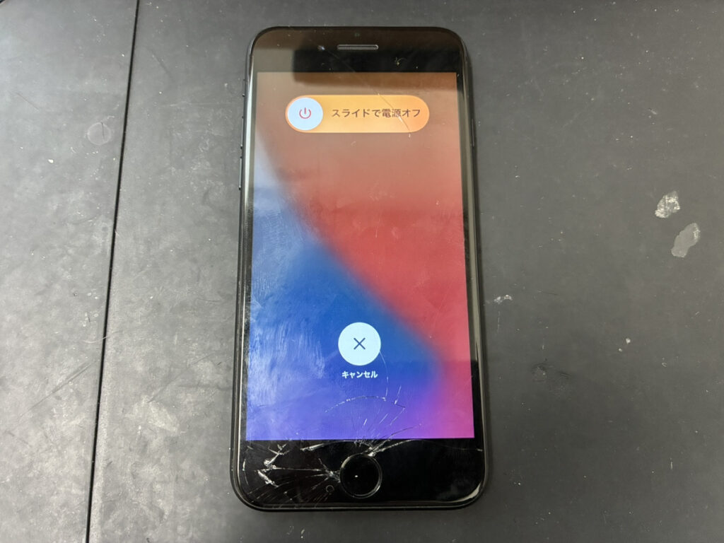 画面が壊れているiPhoneSE3