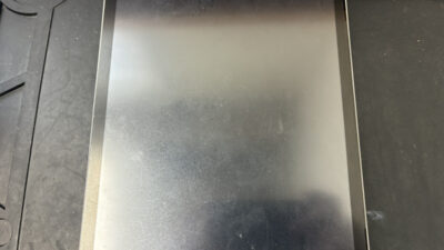 落下の衝撃で画面が真っ暗になったiPad第9世代の液晶交換修理