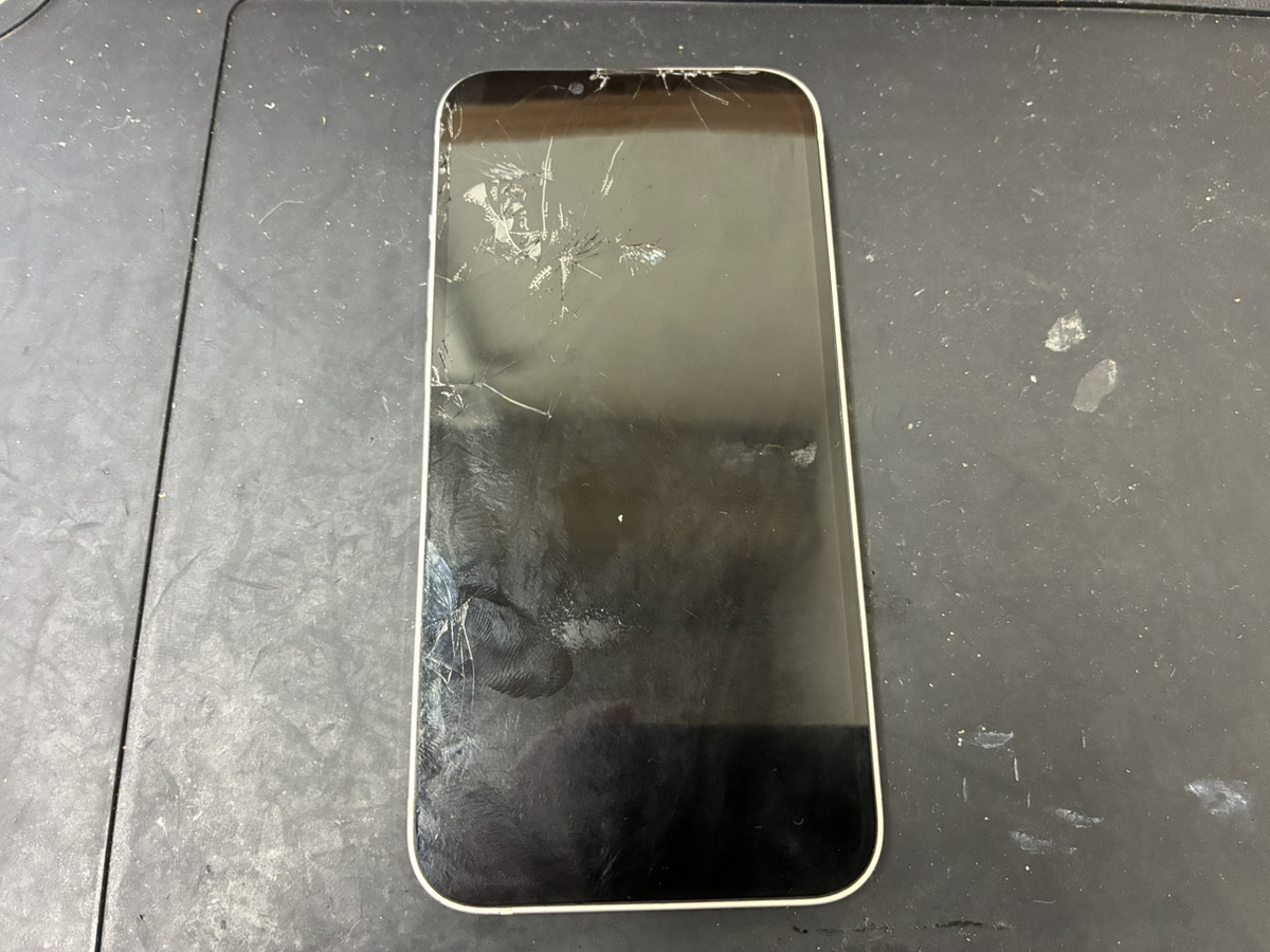 画面が壊れているiPhone13