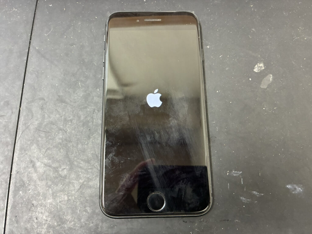 リンゴループになったiPhone8