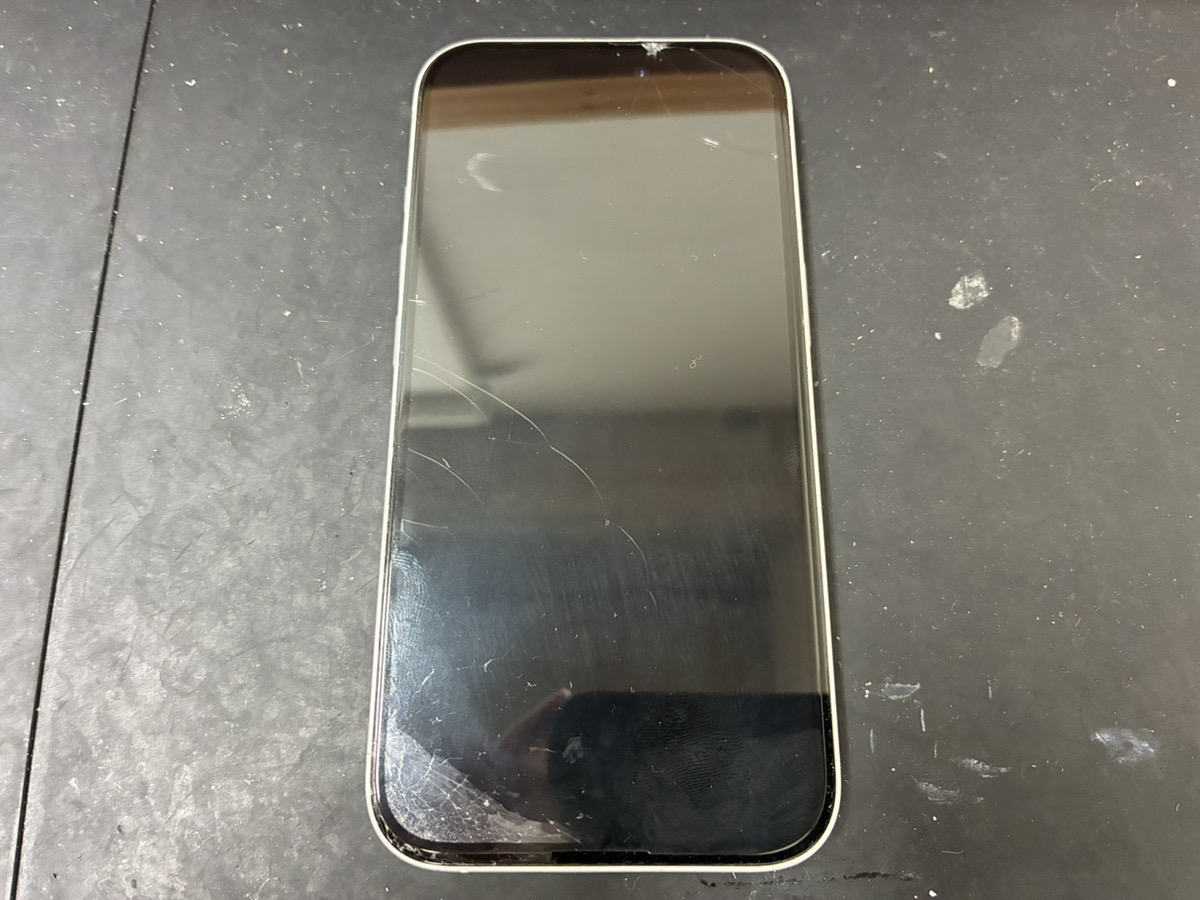 画面が映らなくなったiPhone16