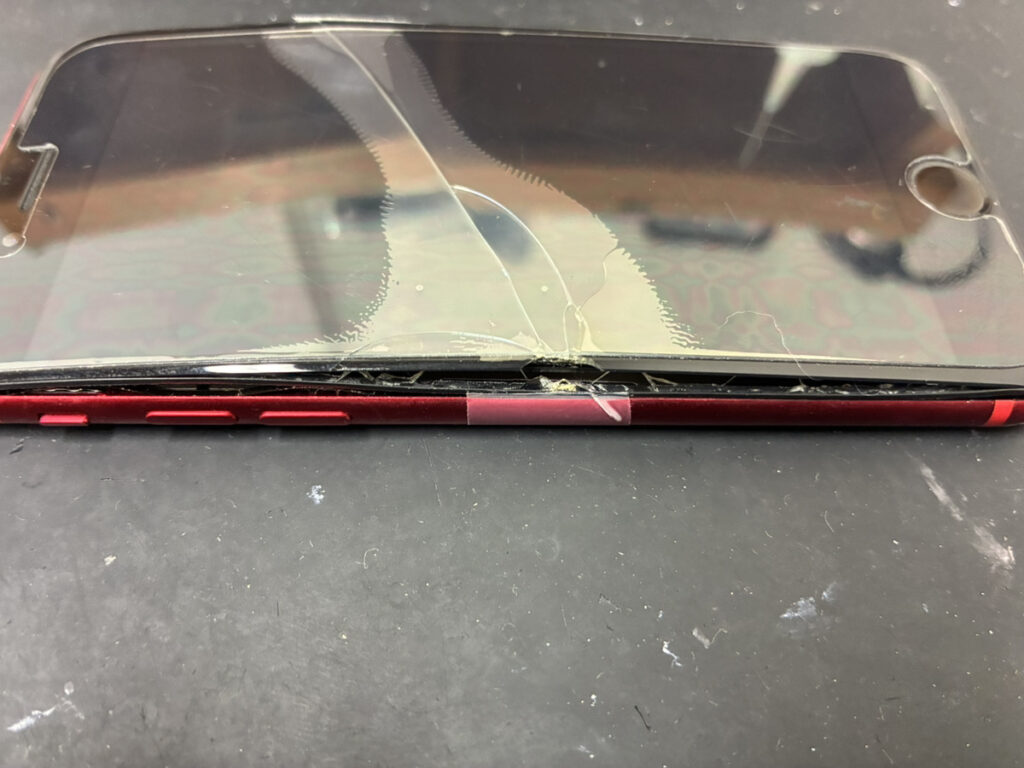 画面が浮いているiPhoneSE2