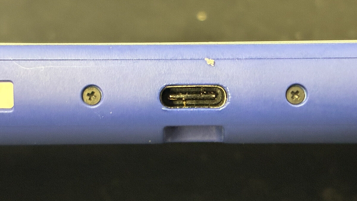 充電口のピンが折れて基板まで壊れていたNintendo Switch Liteの復旧修理