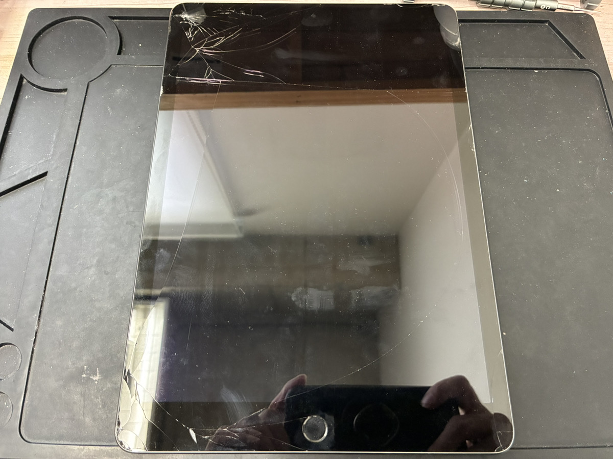 画面が割れているiPad第9世代
