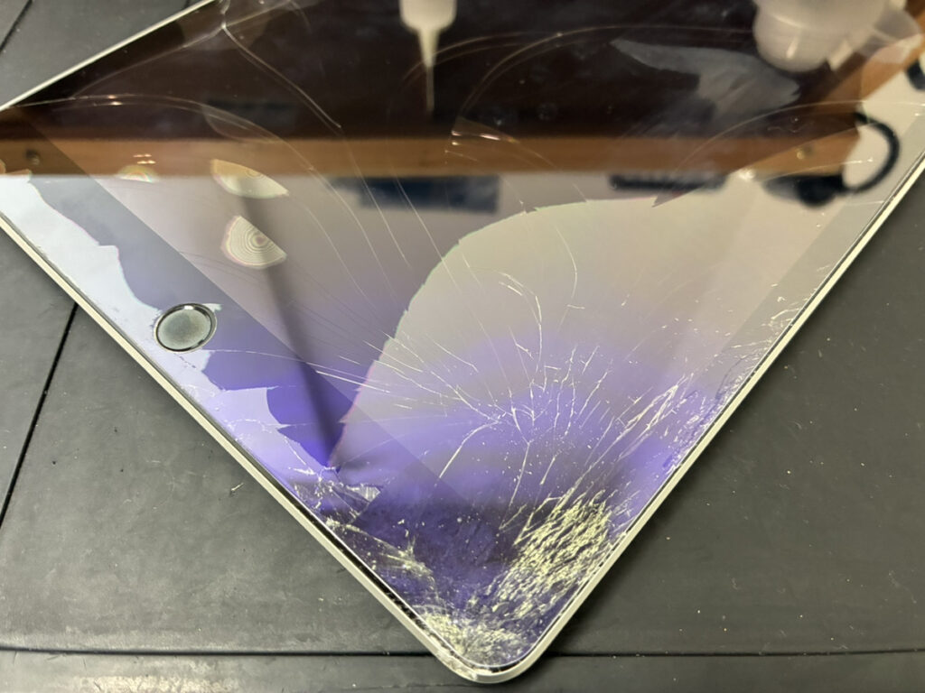 画面が割れているiPad第9世代