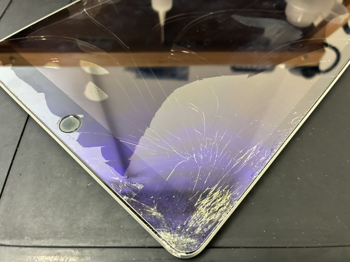 画面が割れているiPad第9世代