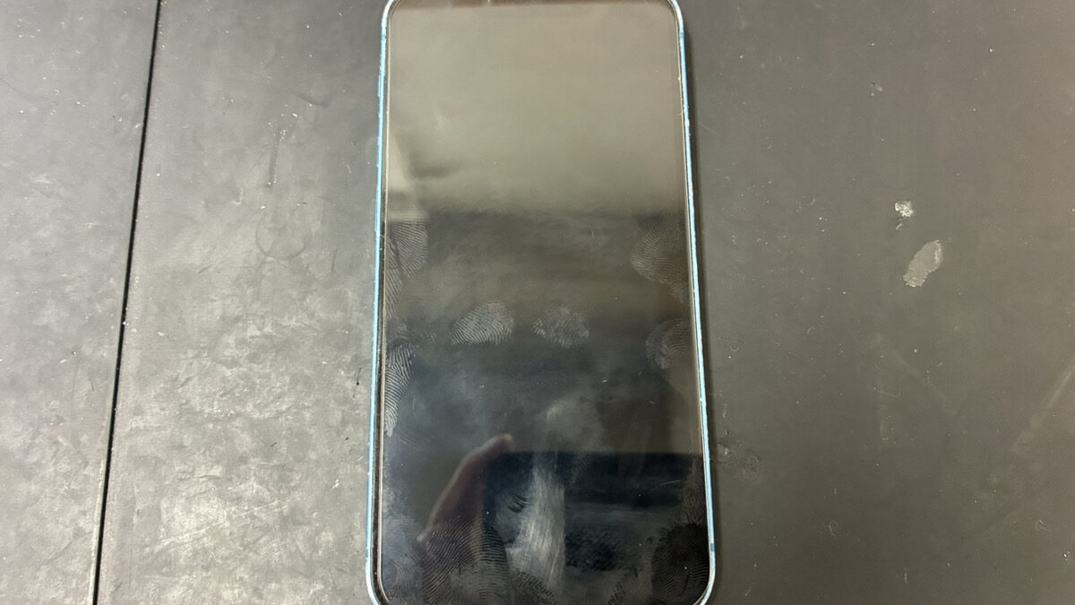 水濡れによって起動しなくなったiPhone13miniの復旧修理依頼