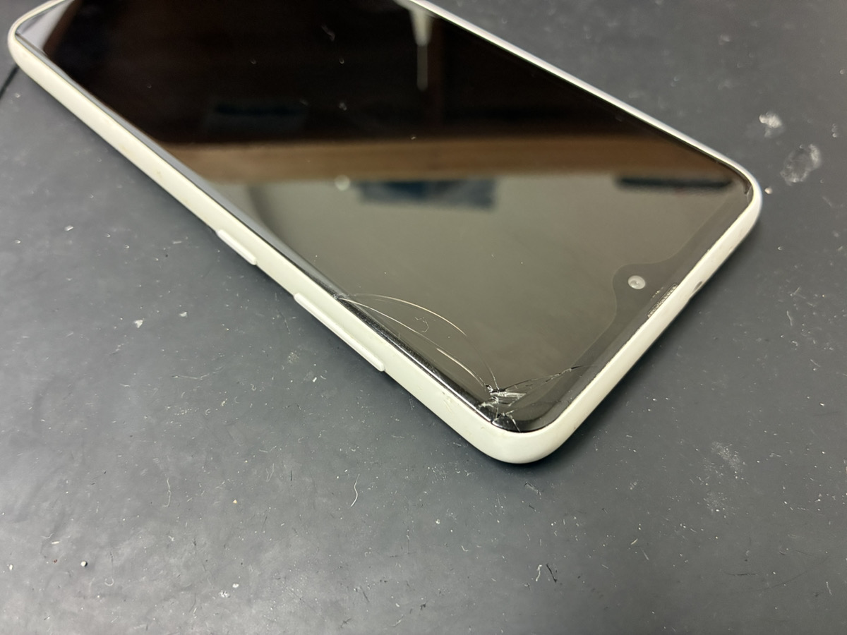 画面が割れているGalaxy A22